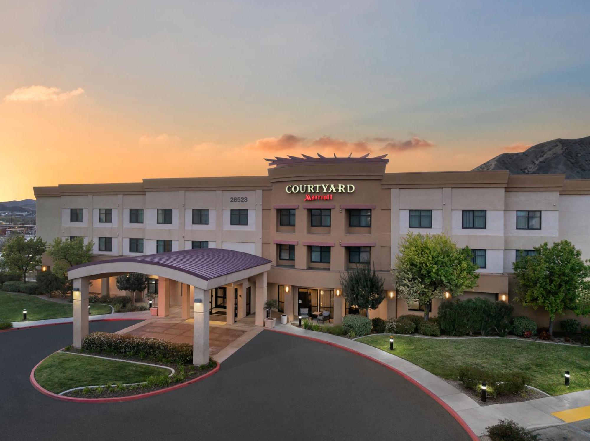 Отель Courtyard By Marriott Santa Clarita Валенсия Экстерьер фото